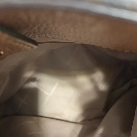 Micheal Kors Purse - Picture 11 of 16